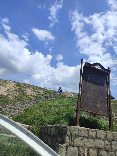 عکس تپه تاریخی آناهیتا