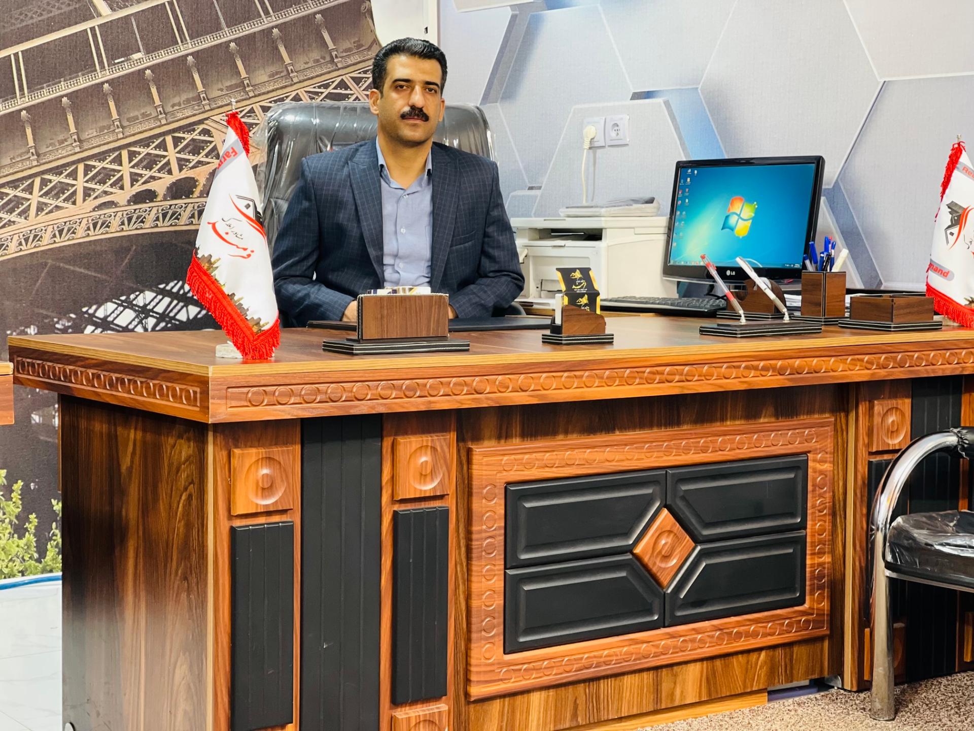 عکس  مشاور املاک فرمند