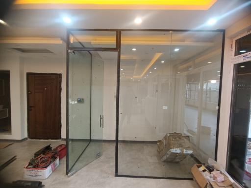 عکس ایمن درب اتوماتیک شیشه ای و کرکره برقی