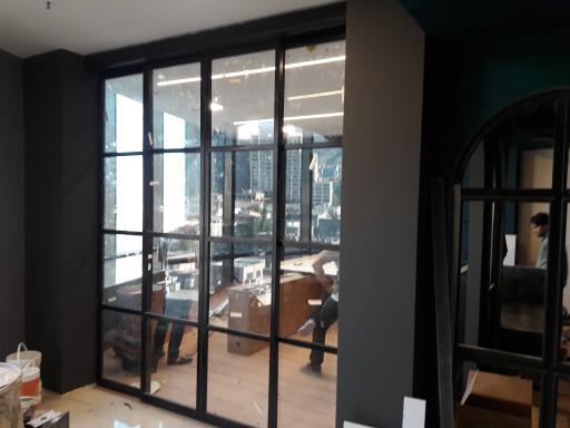 عکس ایمن درب اتوماتیک شیشه ای و کرکره برقی