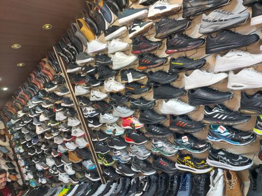 عکس فروشگاه کفش غلامی