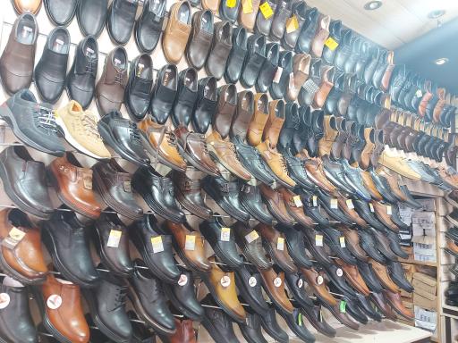 عکس فروشگاه کفش غلامی