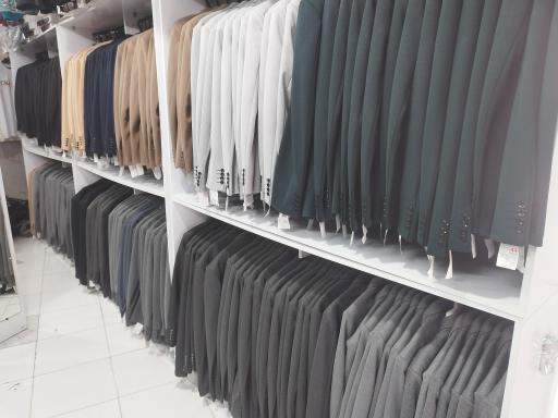 عکس فروشگاه کت و شلوار طاها