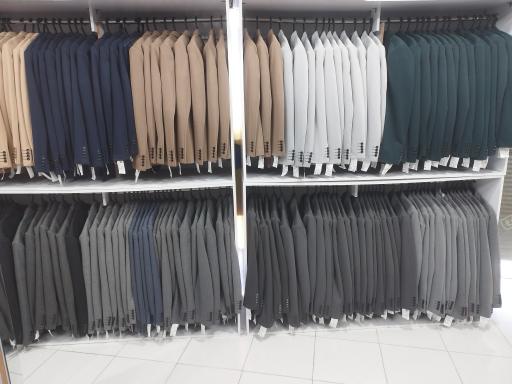 عکس فروشگاه کت و شلوار طاها