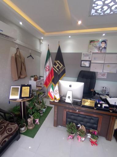 عکس مشاور املاک حسنی خواه