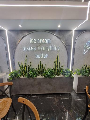 بستنی لاله زار شعبه شاهگولی 