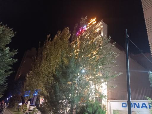 بستنی لاله زار شعبه شاهگولی 