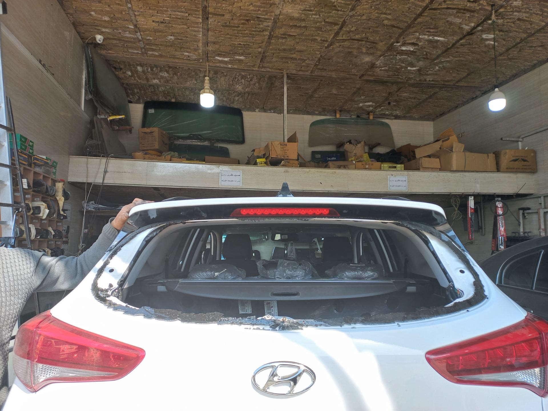 عکس شیشه خودرو