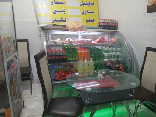 عکس ساندویچی فلافلی عمو اکبر