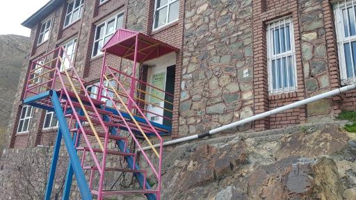 عکس پناهگاه کوهستانی شیرپلا