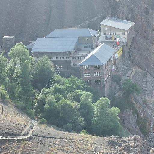 عکس پناهگاه کوهستانی شیرپلا