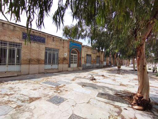 عکس آرامگاه همسر علامه طباطبایی و خاندان