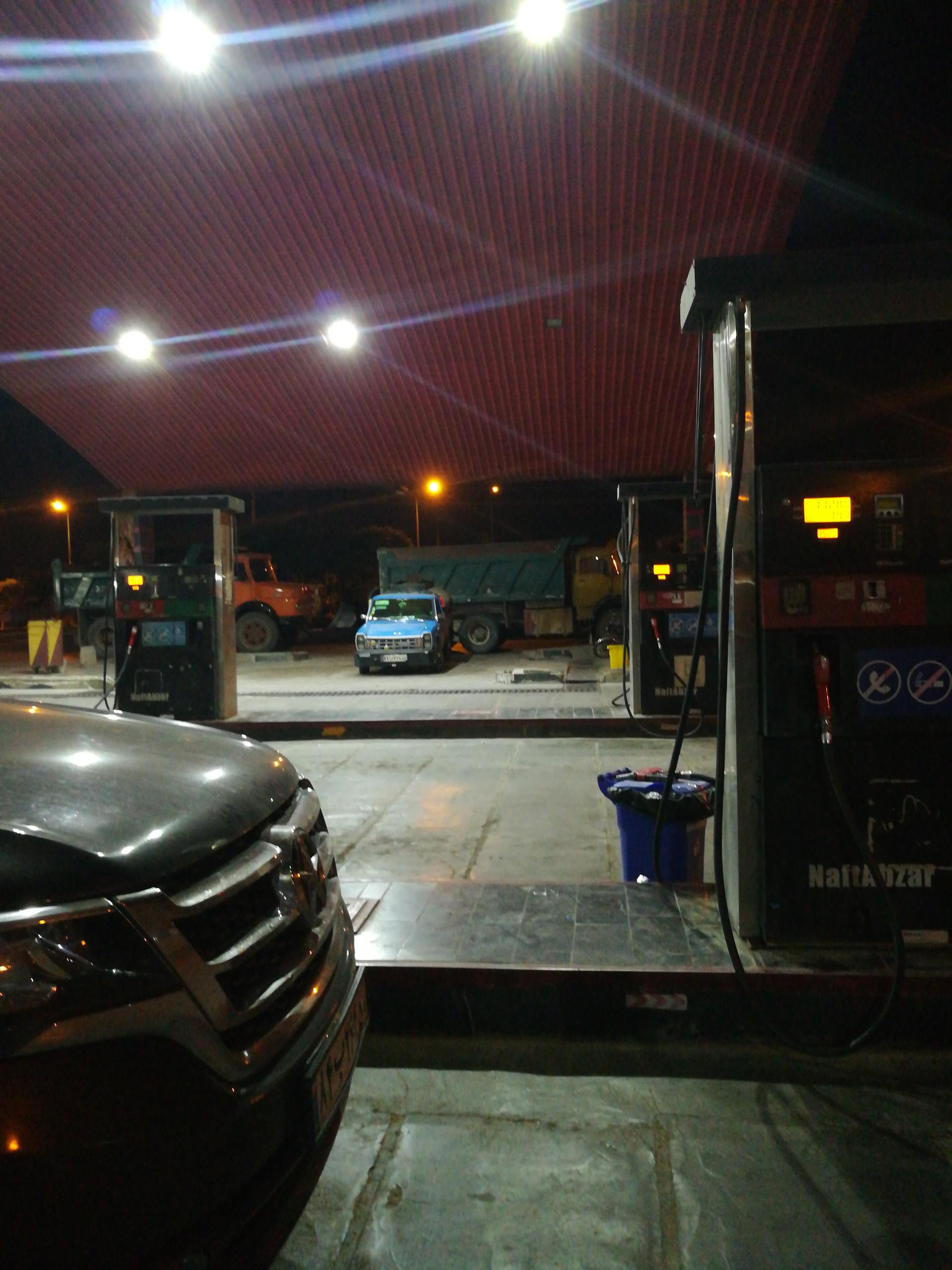 عکس پمپ بنزین  وگازوئیل دامان پیوندی