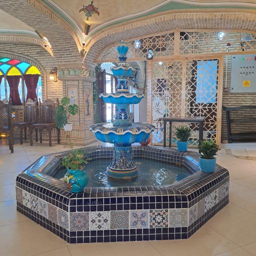 عکس رستوران سنتی ققنوس