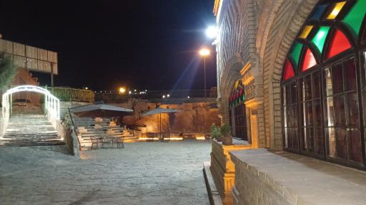 عکس رستوران سنتی ققنوس