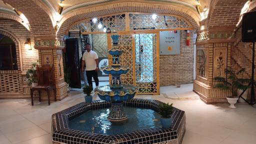 عکس رستوران سنتی ققنوس