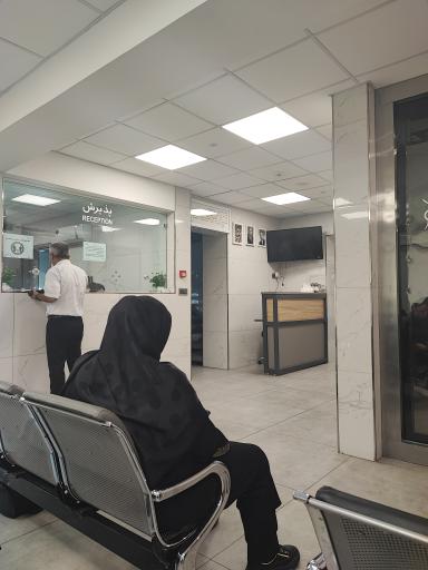 عکس درمانگاه چشم پزشکی دکتر تولَّلی