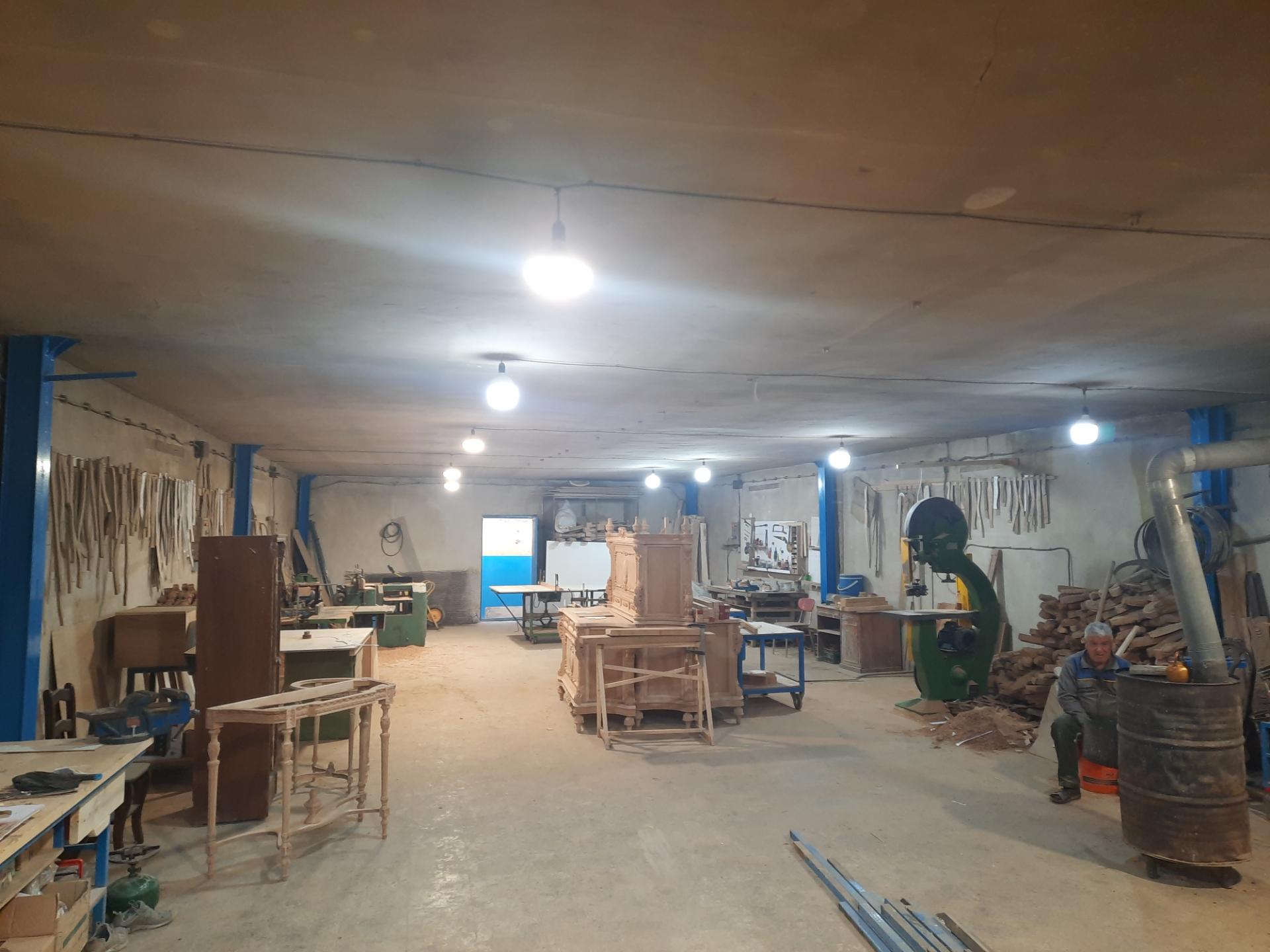 عکس کارخانه مبلمان شاهین استیل