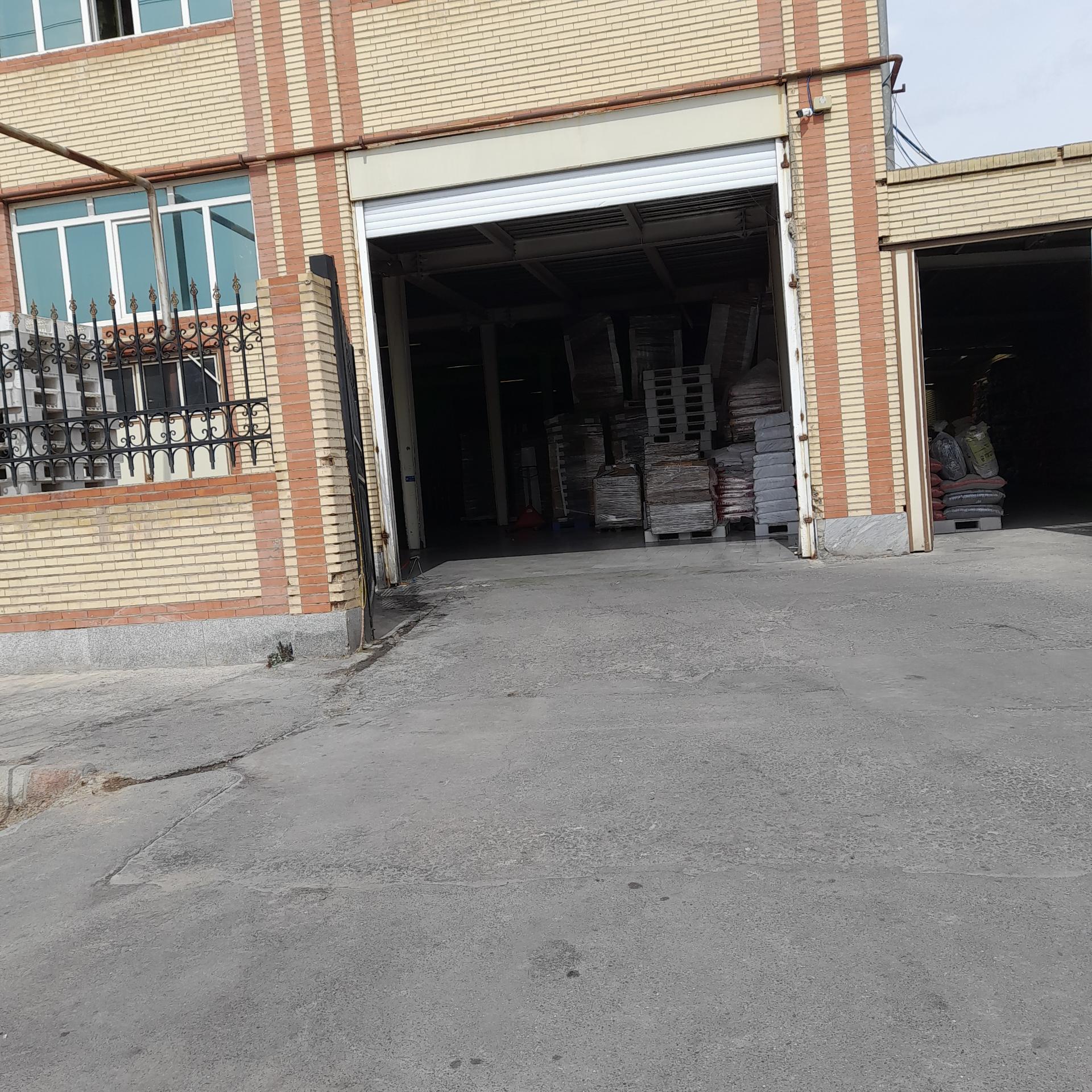 عکس انبار مواد اولیه تک ظرف آذربایجان 