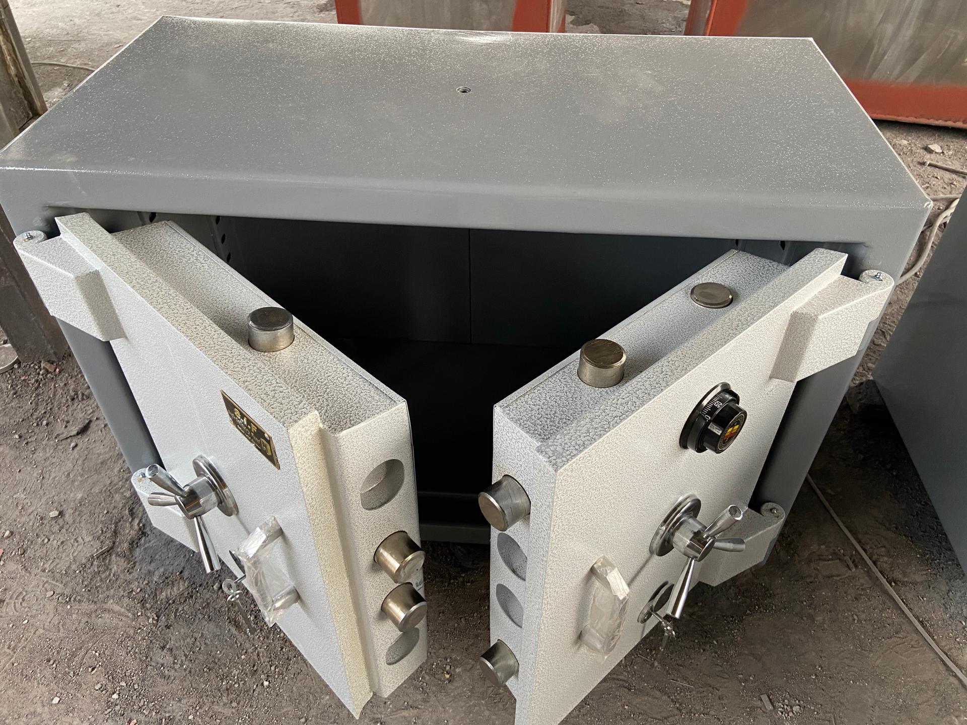 عکس کارگاه گاوصندوق سازی حافظ گنج