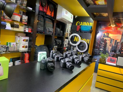 عکس فروشگاه دوربین زوم