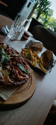 رستوران دلنوازان 