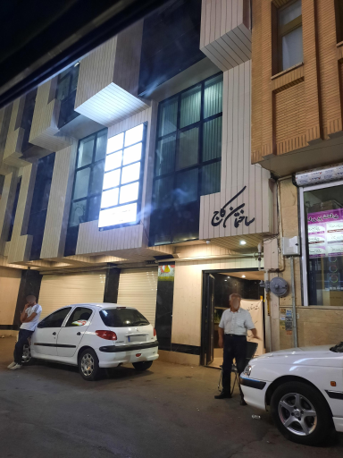 عکس ساختمان پزشکان کاج