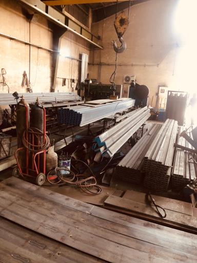 عکس آهن فروشی تیک آهن