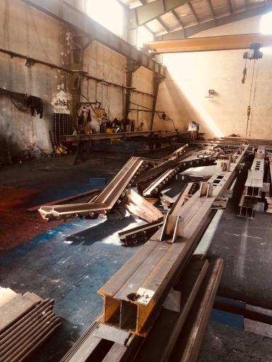 عکس آهن فروشی تیک آهن