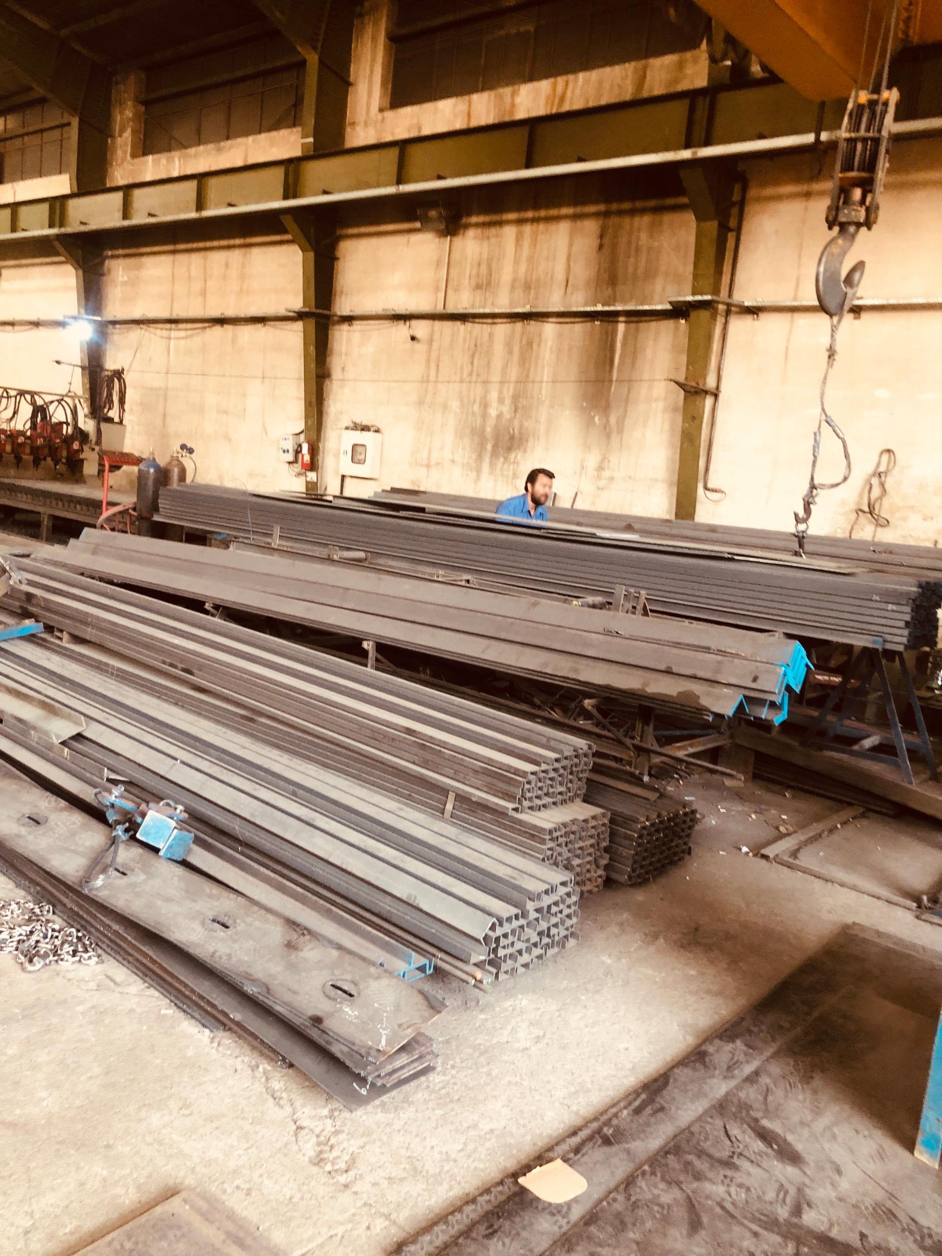 عکس آهن فروشی تیک آهن