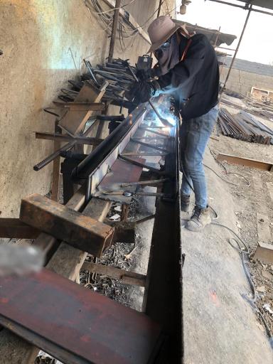 عکس آهن فروشی تیک آهن