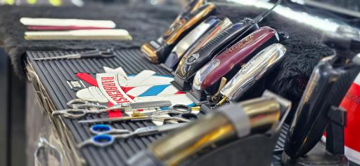 عکس سالن آرایش مردانه هندسام