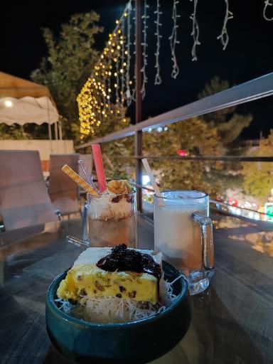 عکس کافه بستنی شیرین کام