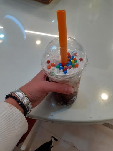 عکس کافه بستنی شیرین کام