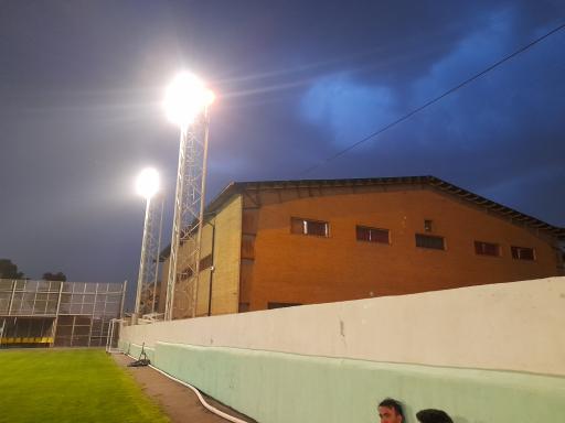 عکس زمین چمن طبیعی مینو