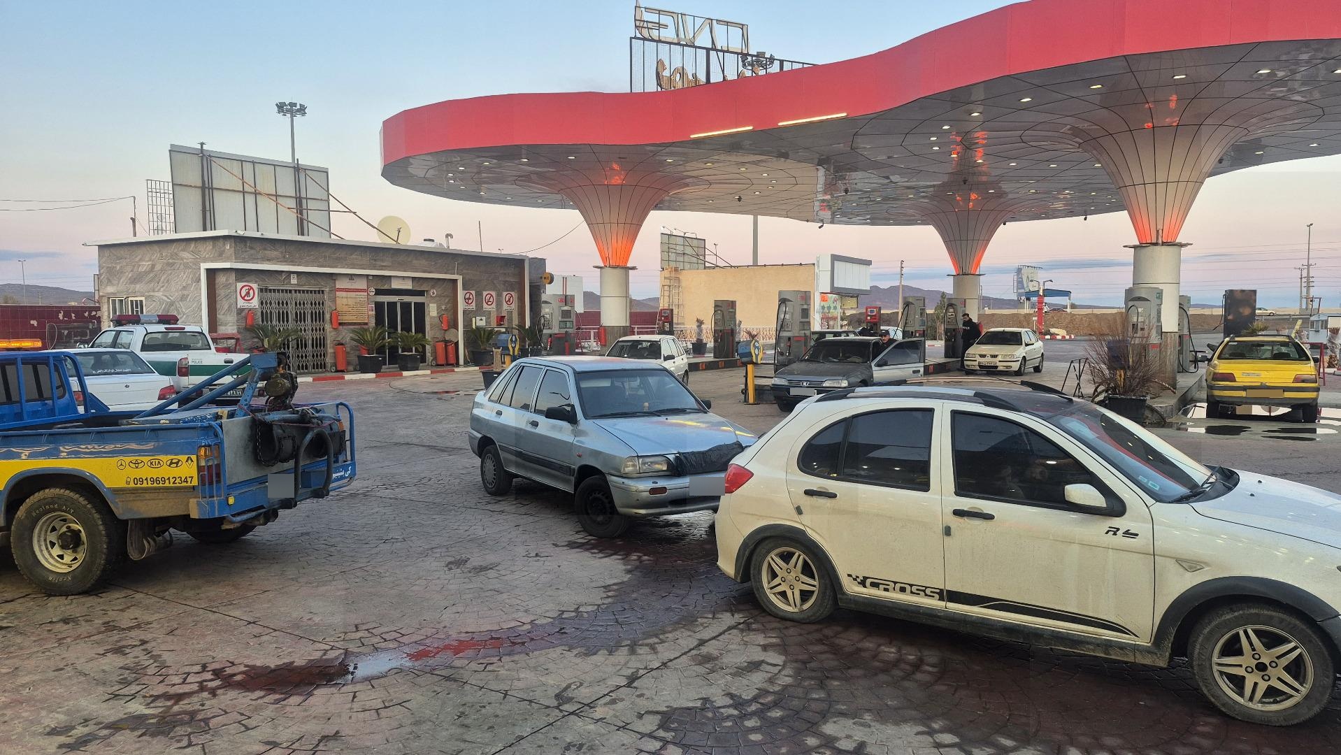 عکس پمپ بنزین مجتمع زیتون