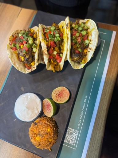 عکس رستوران بین المللی پامپاس