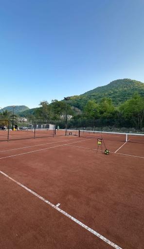 عکس زمین تنیس هتل پارسیان رامسر 