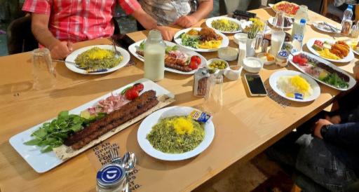 عکس رستوران و تالار پذیرایی دا