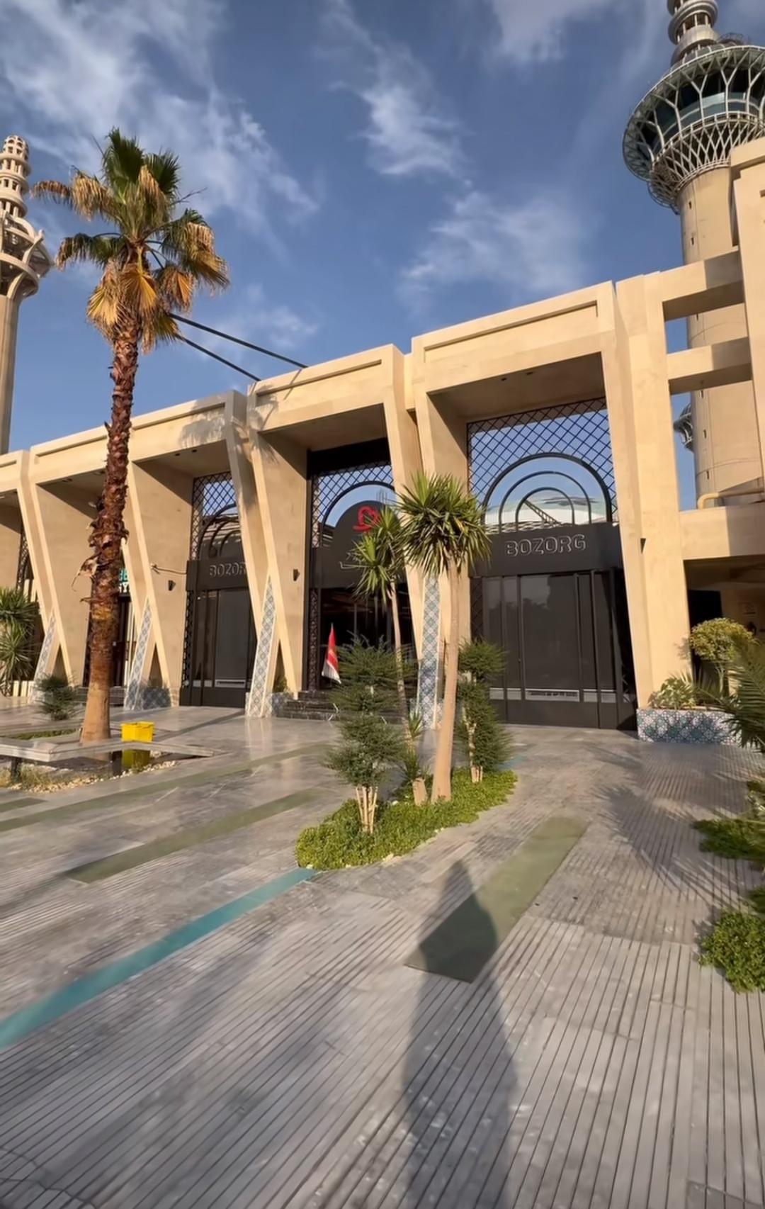 عکس فروشگاه بزرگ شعبه ۴