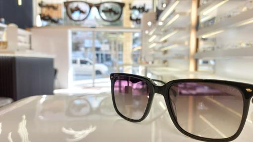 عکس بینایی سنجی و عینک نارنجی