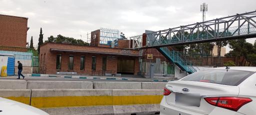 عکس ورودی ایستگاه  مترو مدافعان سلامت