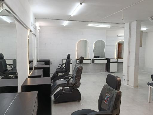 عکس آرایشگاه مردانه پدر سالار