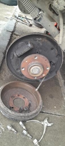 عکس تعویض روغنی و پنچر گیری جوادی 