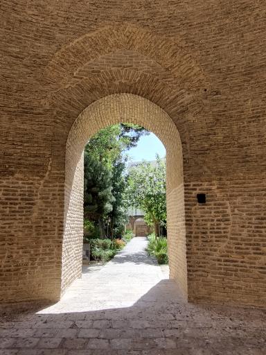 عکس برج تاریخی طغرل