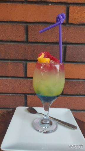 عکس کافی شاپ بلک آرمادیلو