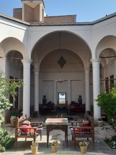 اقامتگاه سنتی خانه مرشدی کاشان