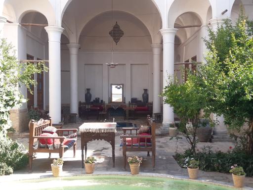 اقامتگاه سنتی خانه مرشدی کاشان