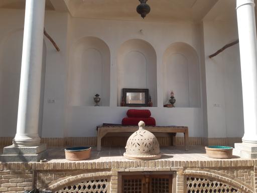 اقامتگاه سنتی خانه مرشدی کاشان