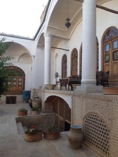 عکس اقامتگاه سنتی خانه مرشدی کاشان
